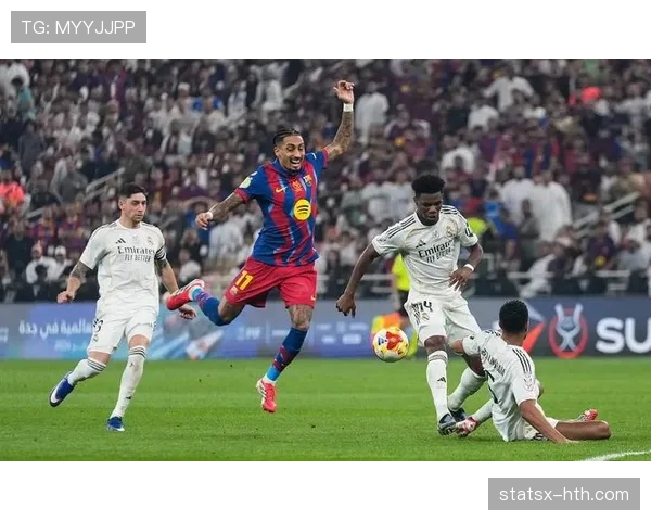 拉菲尼亚重返首发，状态稳健助球队力拼关键胜利