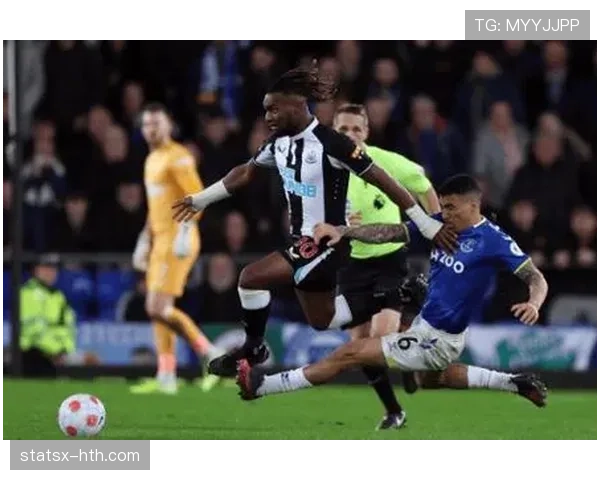 埃弗顿赛季开局强势稳健,英超表现引人关注 埃弗顿赛季开局强势稳健,英超表现引人关注